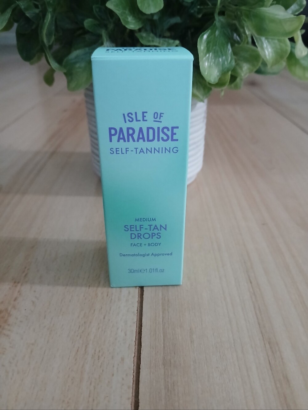 Isle of Paradise Medium Self-Tanning Drops For Face & Body